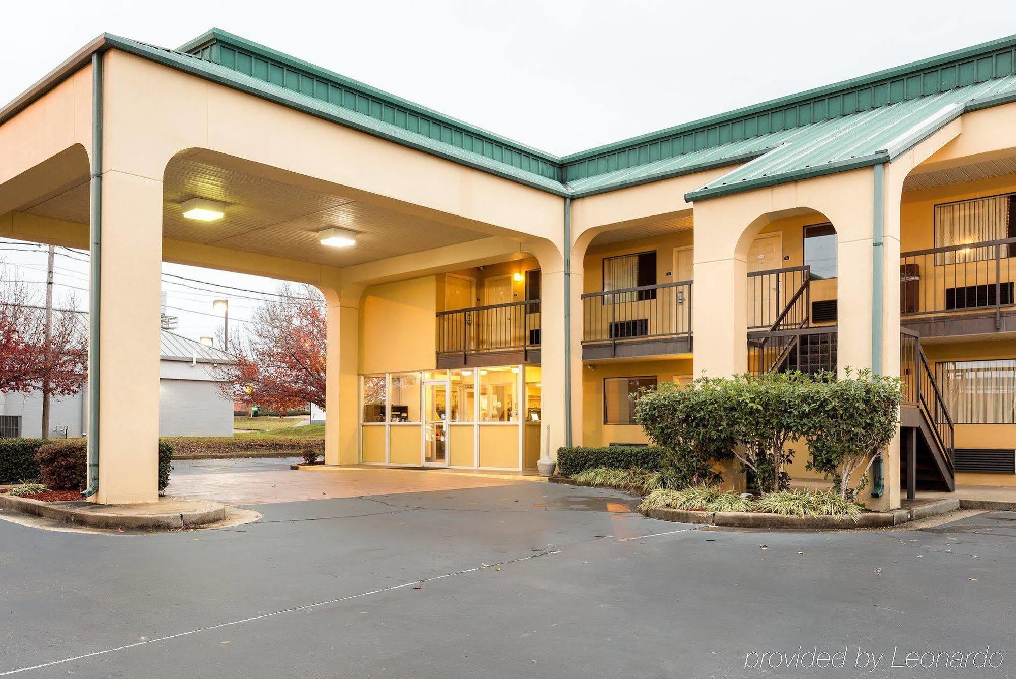 Quality Inn McComb Exterior photo
