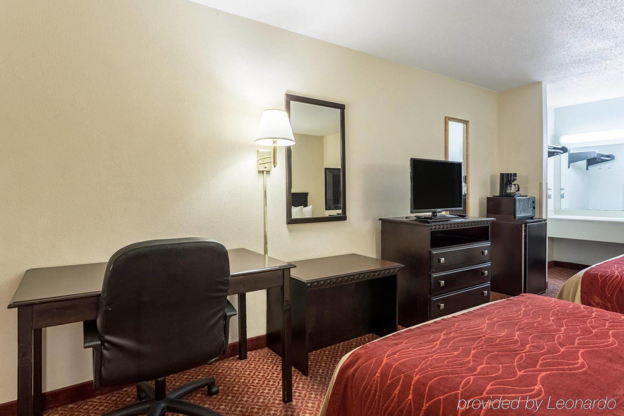 Quality Inn McComb Exterior photo